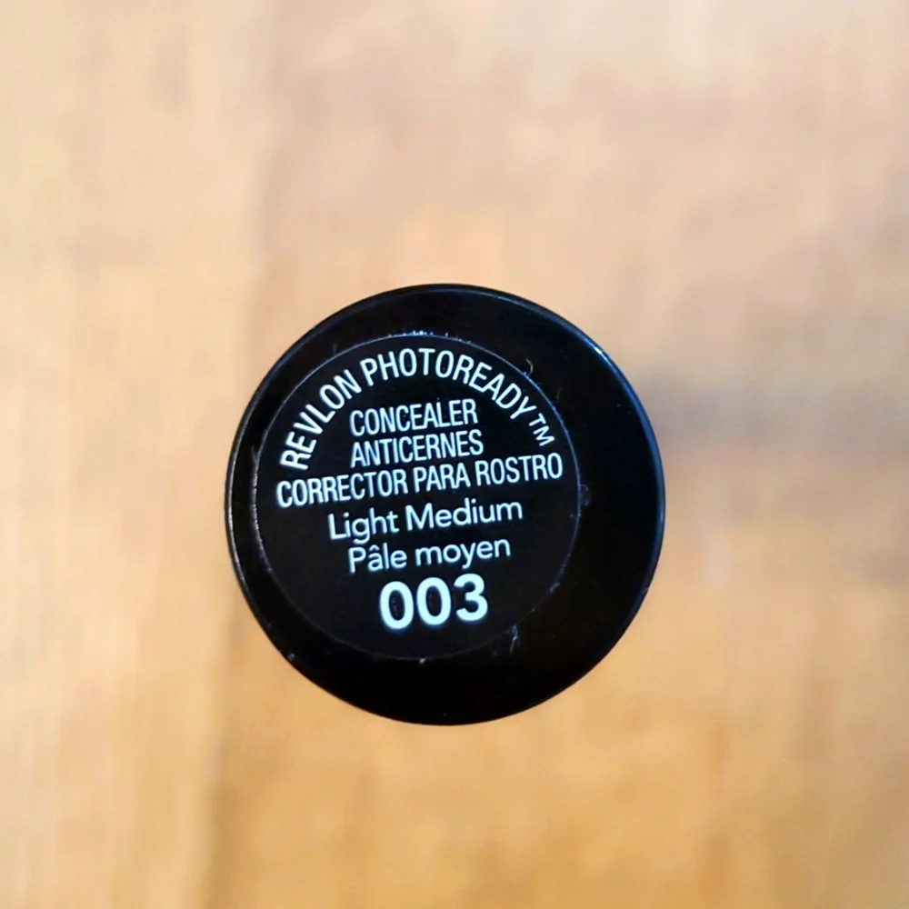 Revlon photoready concealer in light medium‎